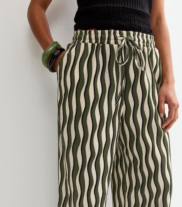 New Look Women's Petite Khaki Wave Crinkle Jersey Wide Leg Trousers New Look - 3