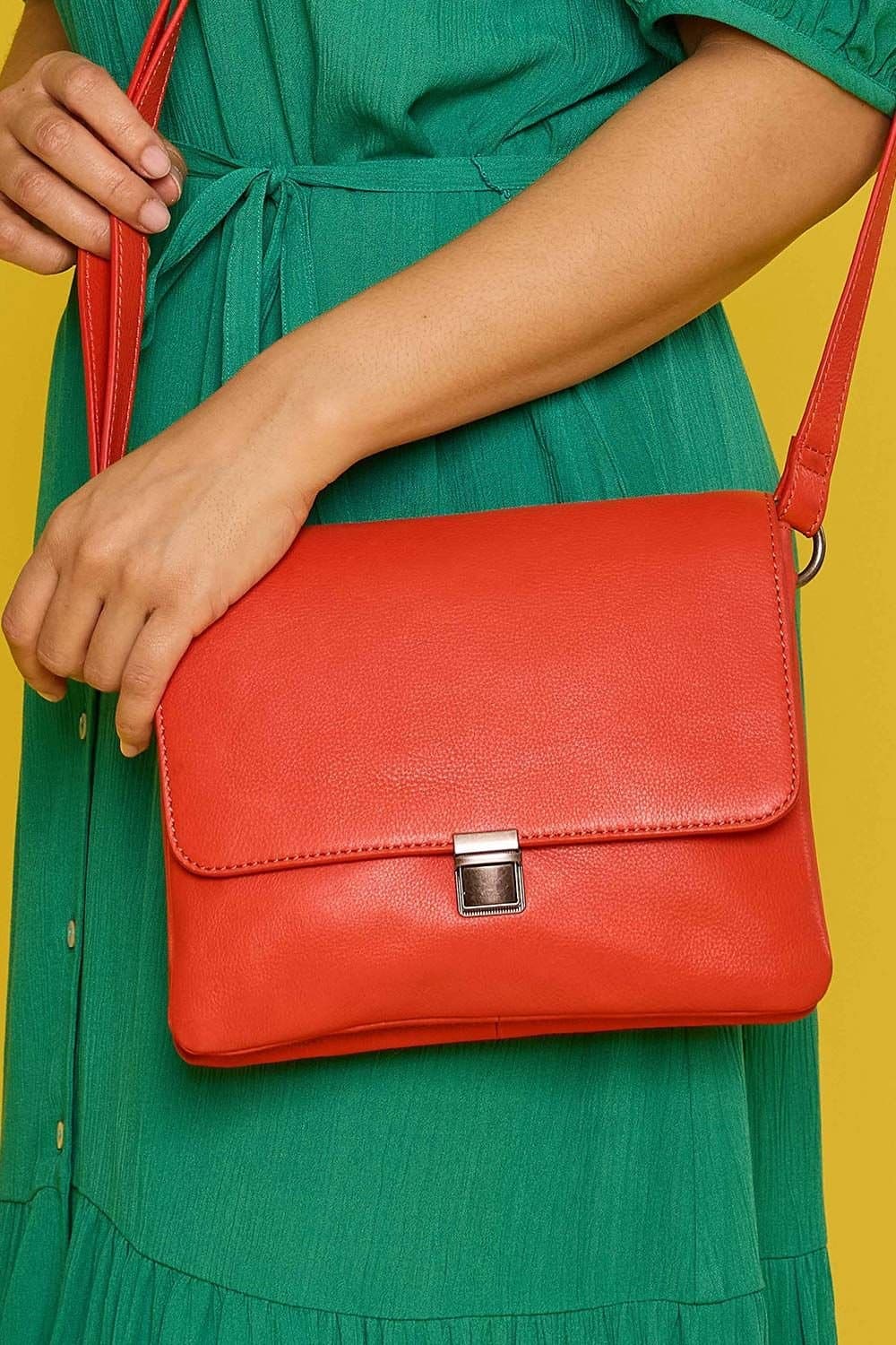 Moshulu Moshulu Women's 'Budburst' Red Leather Shoulder Bag