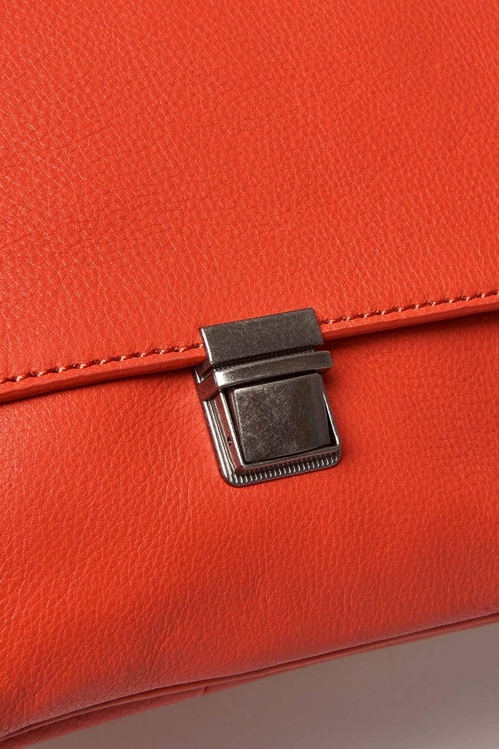 Moshulu Moshulu Women's 'Budburst' Leather Shoulder Bag in Red - 2