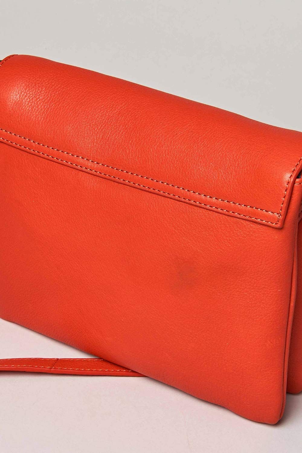 Moshulu Moshulu Women's 'Budburst' Leather Shoulder Bag in Red - 3