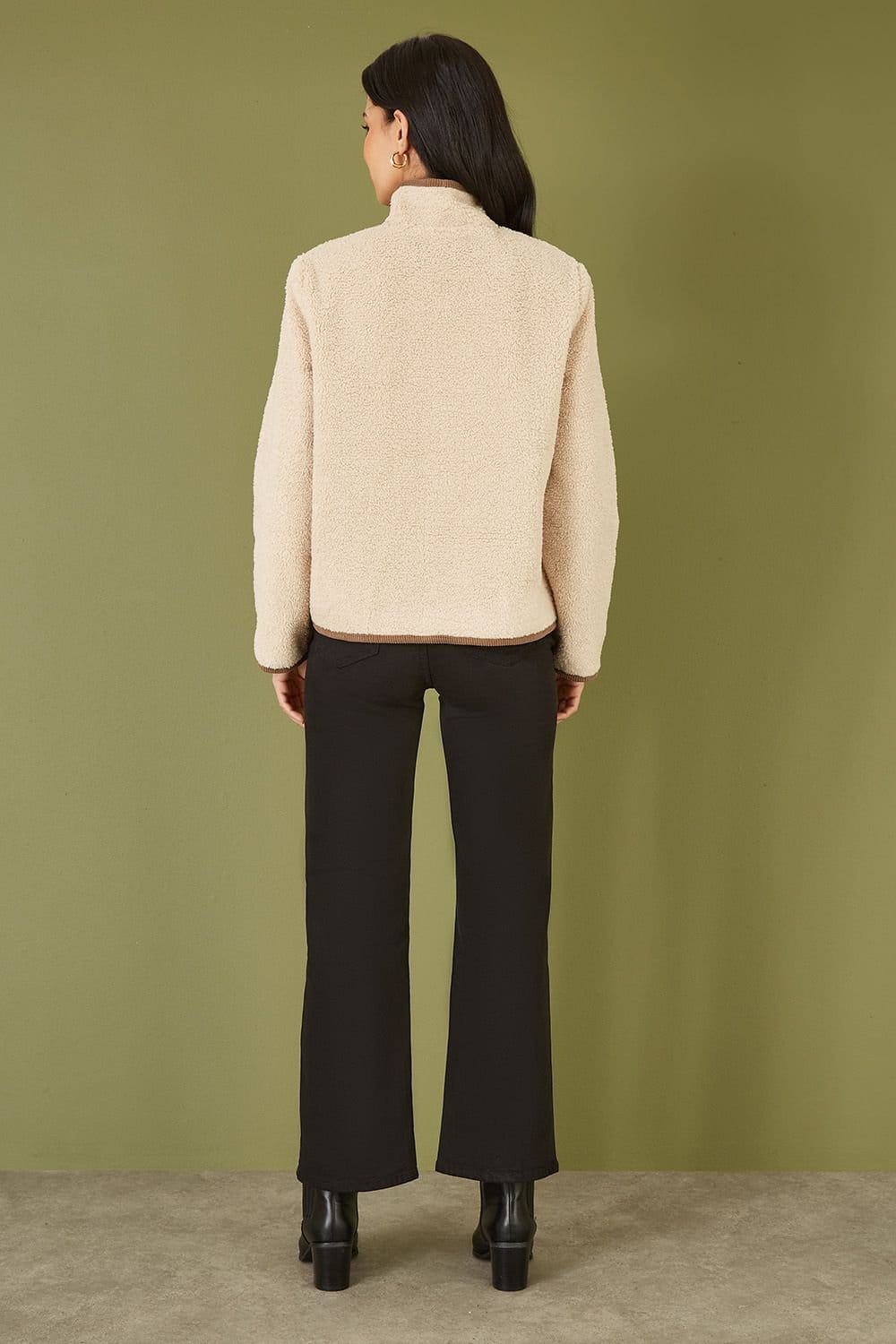 Yumi Yumi Women's Cream Borg Jacket With Faux Leather Button Details - 4