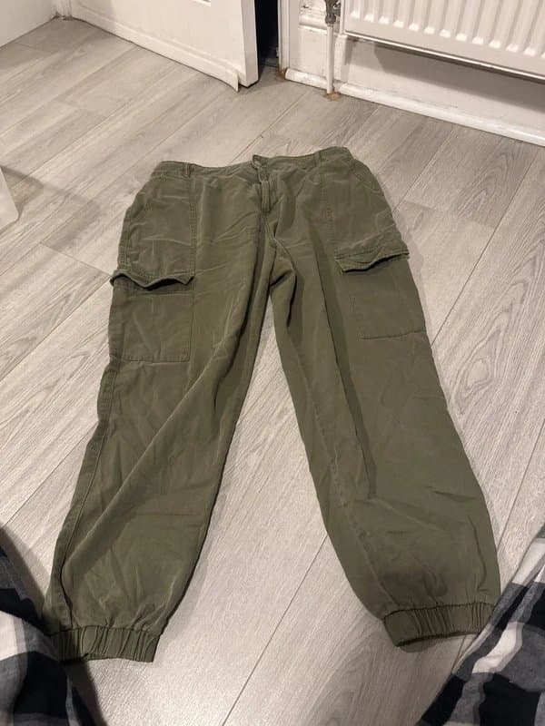 New Look Khaki green cargo pants