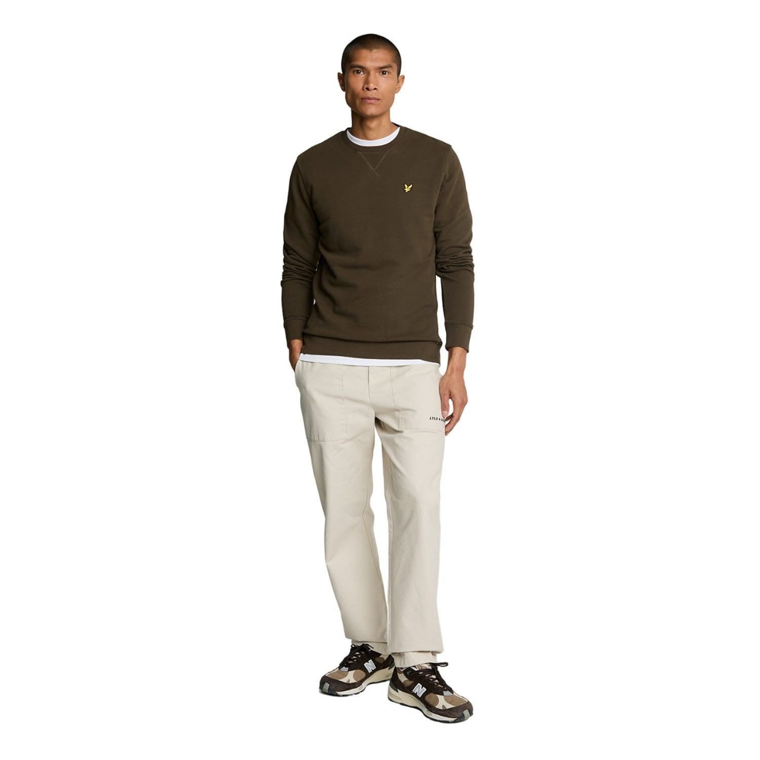 Lyle & Scott Lyle & Scott Men's Crew Neck Long-Sleeved Sweatshirt in Olive - 4