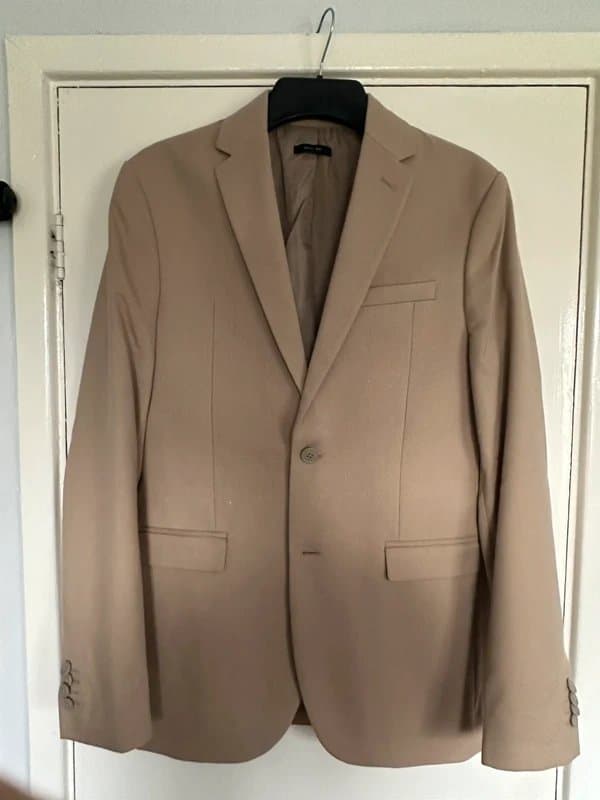 New Look New look men’s suit jacket in tan. 36R