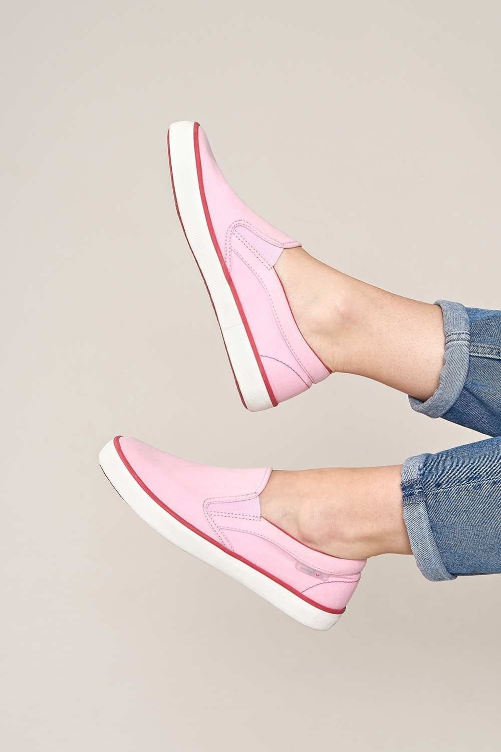 Moshulu Moshulu Women's 'Dundee' Slip-on Pumps in Baby Pink