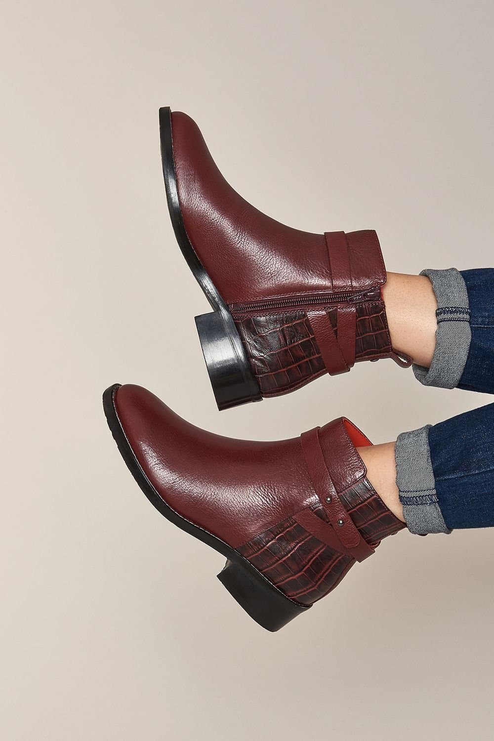 Moshulu Moshulu Women's 'Baillie' Leather Chelsea Boots In Dark Red