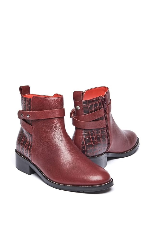 Moshulu Moshulu Women's 'Baillie' Leather Chelsea Boots in Dark Red - 2
