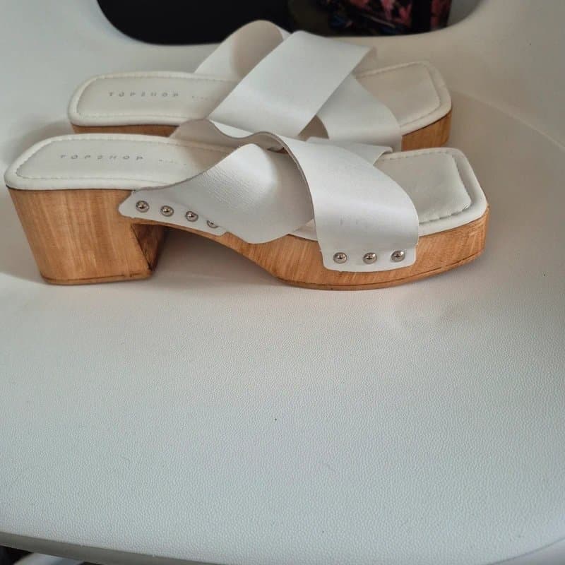 Topshop Topshop White Leather Clogs (Wide Fit)
