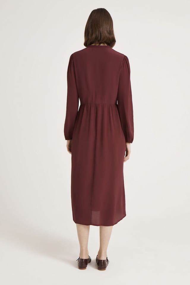 Finery London Finery London Women's Jasmine Lace Trim Crepe Midi Dress in Aubergine - 3