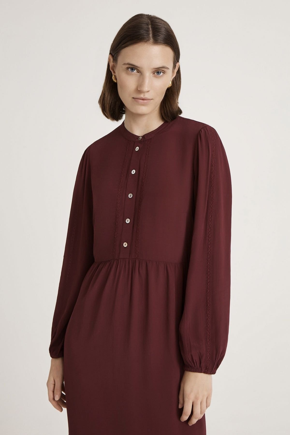 Finery London Finery London Women's Jasmine Lace Trim Crepe Midi Dress in Aubergine - 4