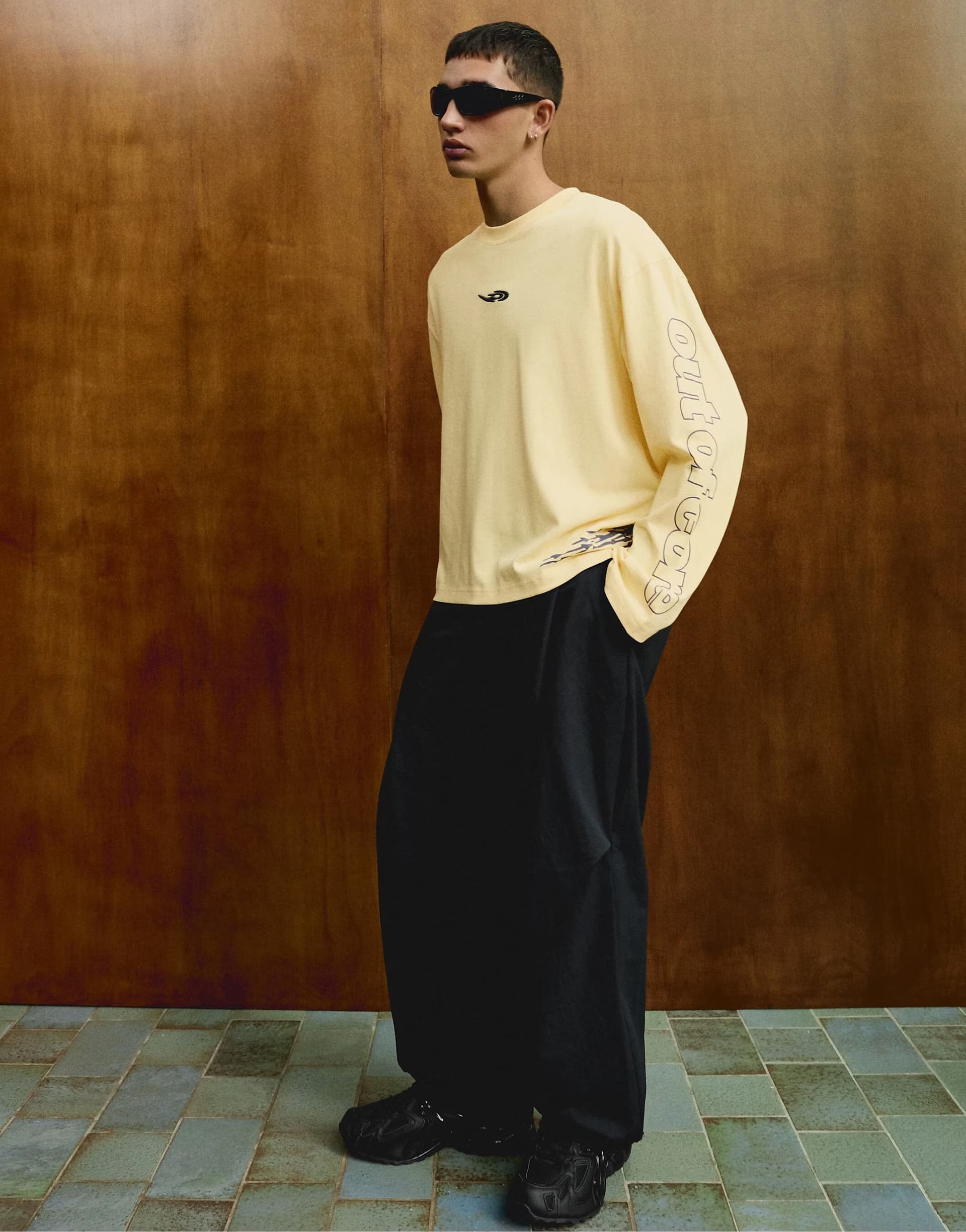 ASOS Bershka Baggy trousers with darts out of core in blue