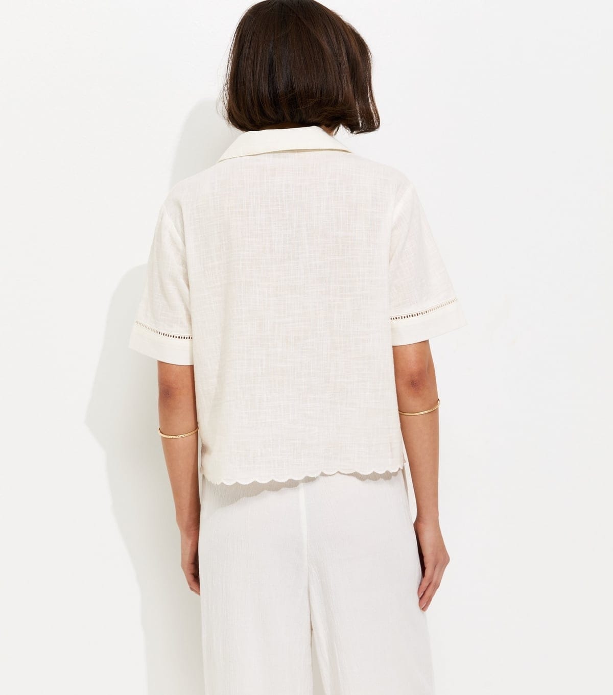 New Look Women's Off White Lightweight Cutwork Crop Scallop Hem Shirt New Look - 4