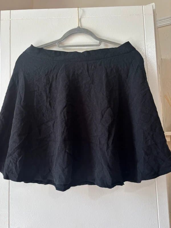 ASOS Asos black floaty skirt 12 14