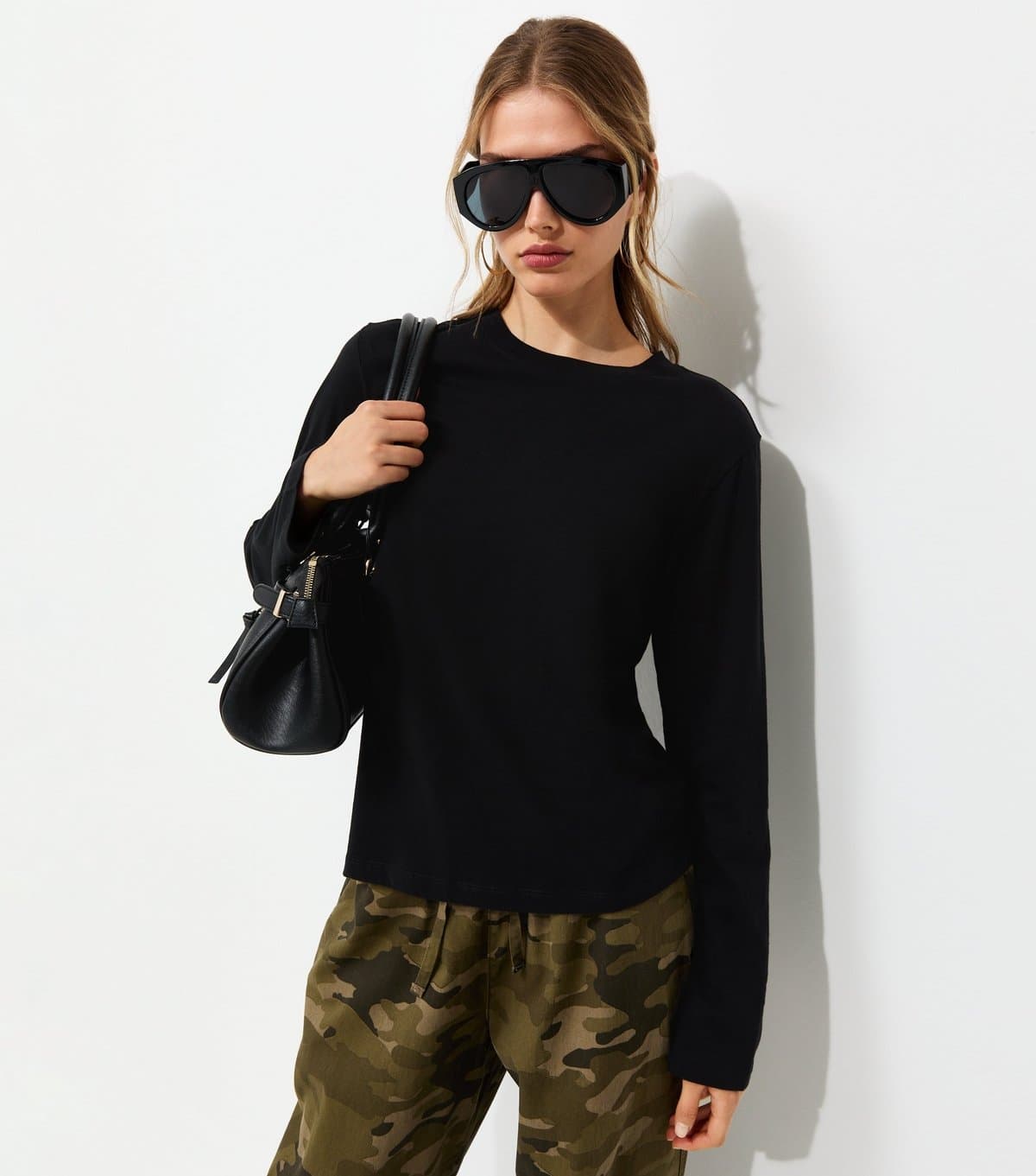 New Look Women's Black Cotton Relaxed Crew Neck Long Sleeve Top New Look