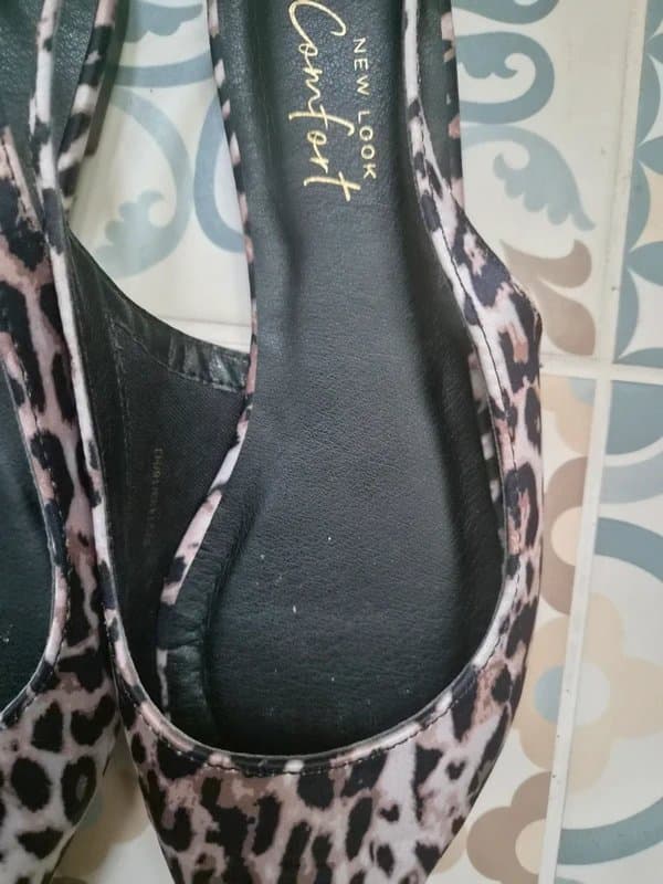 New Look New Look cream and black leopard print flat sandals