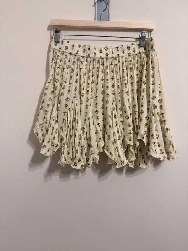 ASOS Design Cute ASOS Design Flippy godet floral mini skirt in size UK 12 - Summer - Holiday - Festival