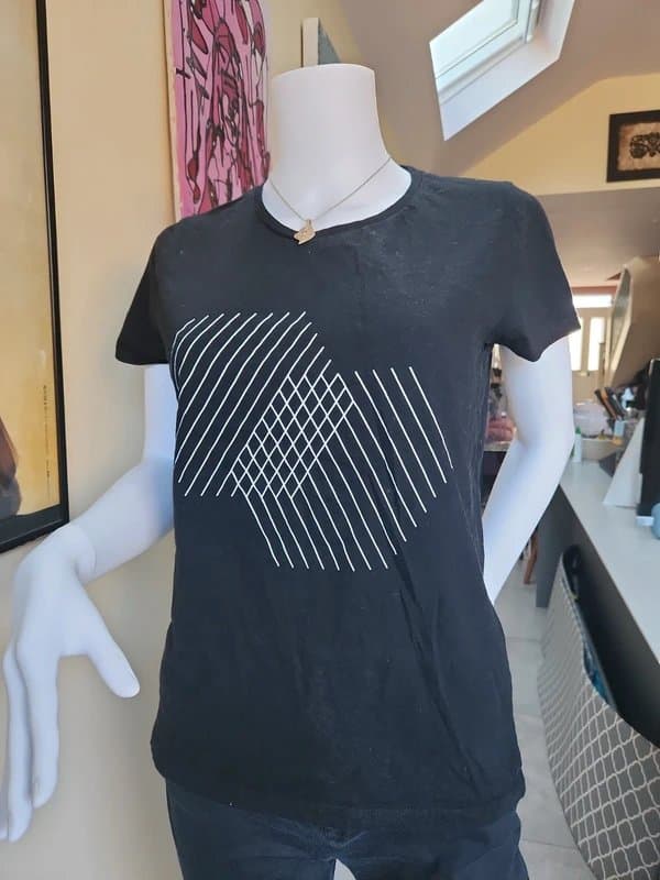 B&C Geometric black tshirt