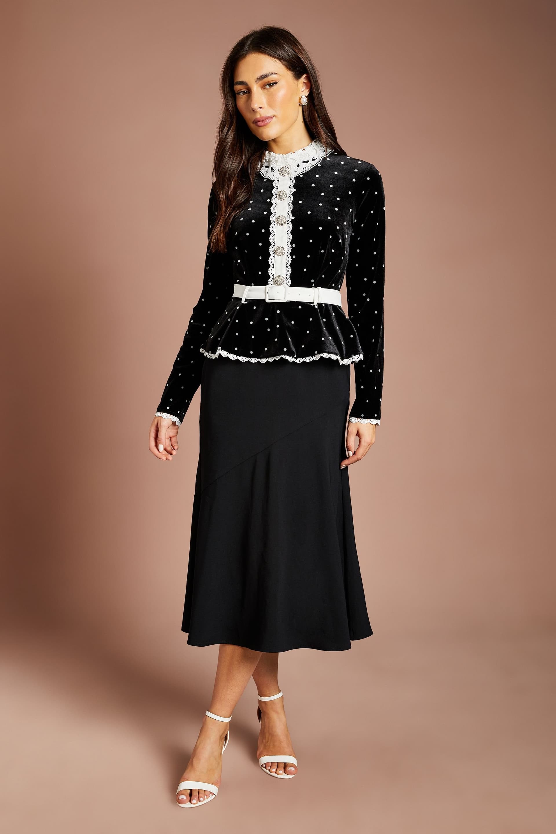 Coast Coast Women's Contrast Collar Polka Dot Velvet Long Sleeve Midi Dress in Mono