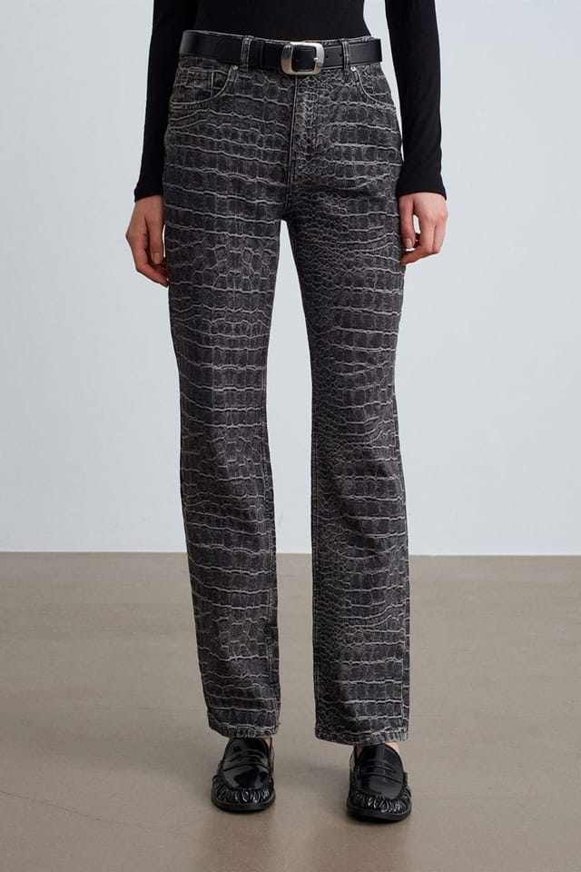 Dilvin Dilvin Women's High-Waist Straight Leg Textured Jeans in Charcoal - 3