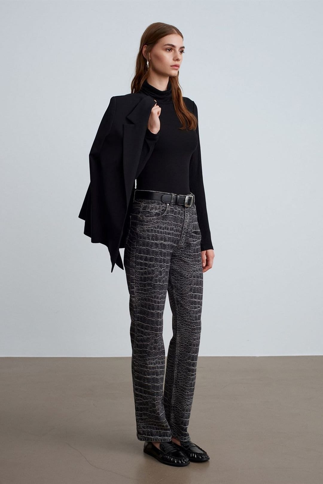 Dilvin Dilvin Women's High-Waist Straight Leg Textured Jeans in Charcoal - 4
