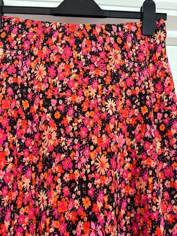 New Look Pretty floral print midi skirt size 14 by New Look
