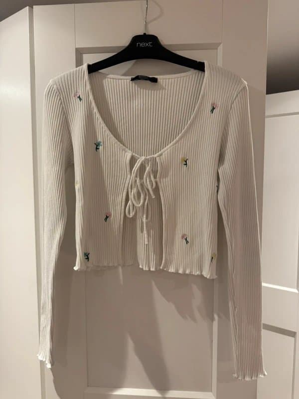 Bershka Bershka white floral tie front cardigan