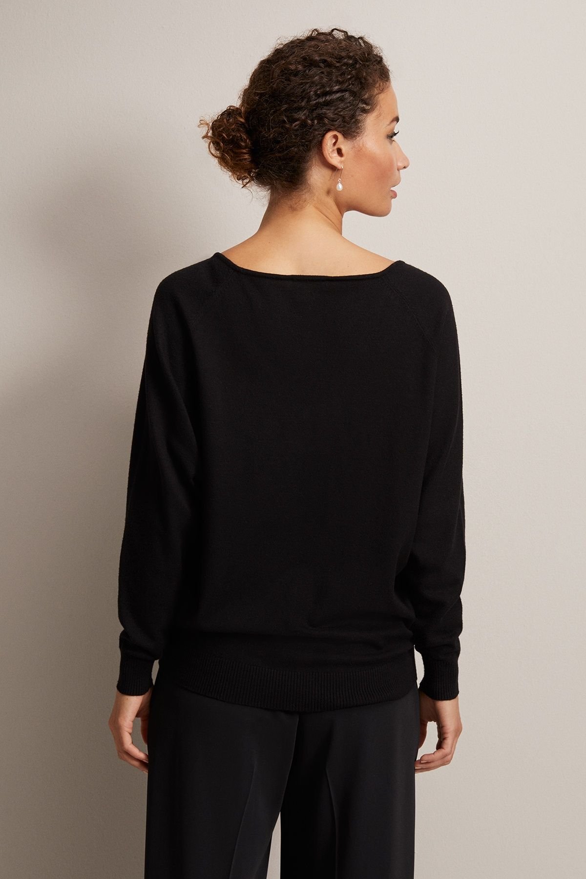 Phase Eight Phase Eight Women's Senita Fine Knit V Neck Jumper in Black - 4