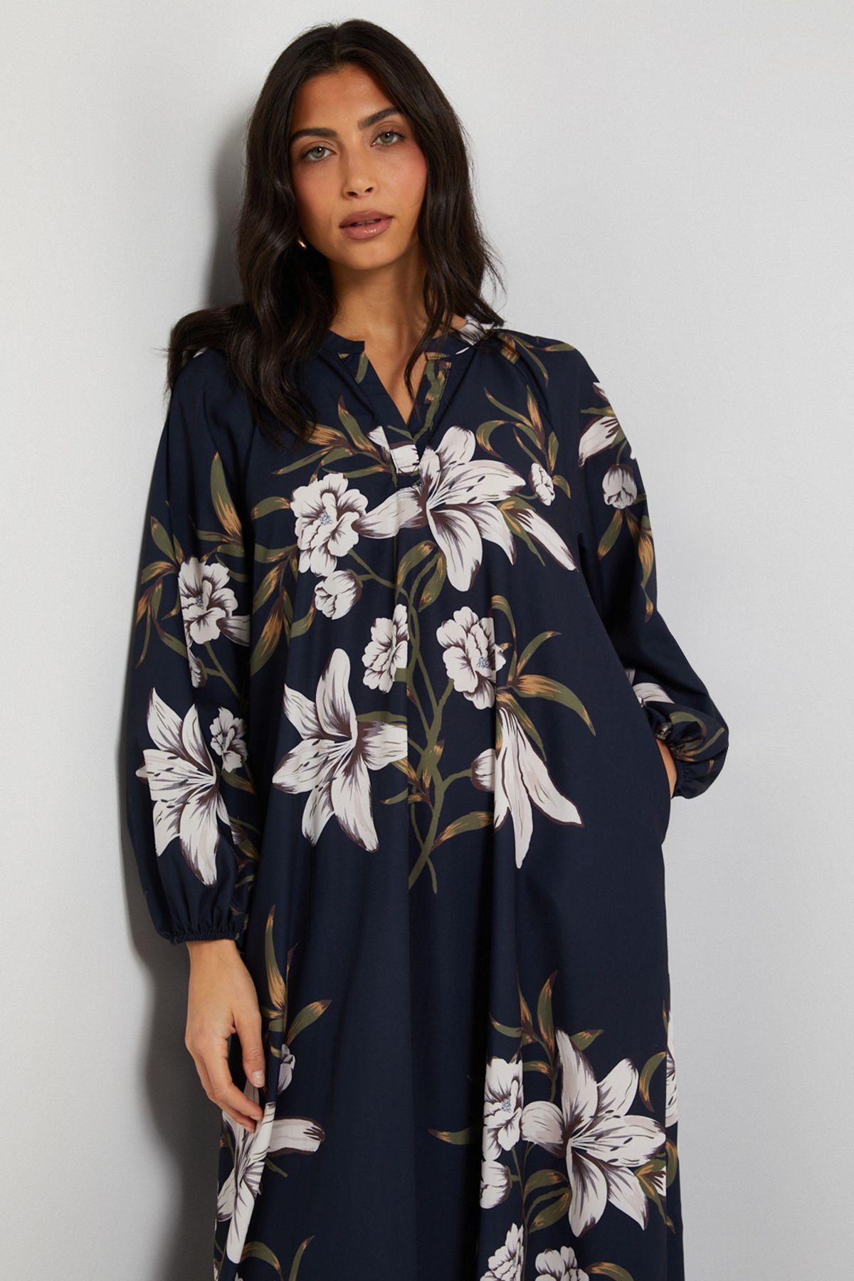 Wallis Wallis Women's Floral Collarless Midaxi Dress in Navy - 4