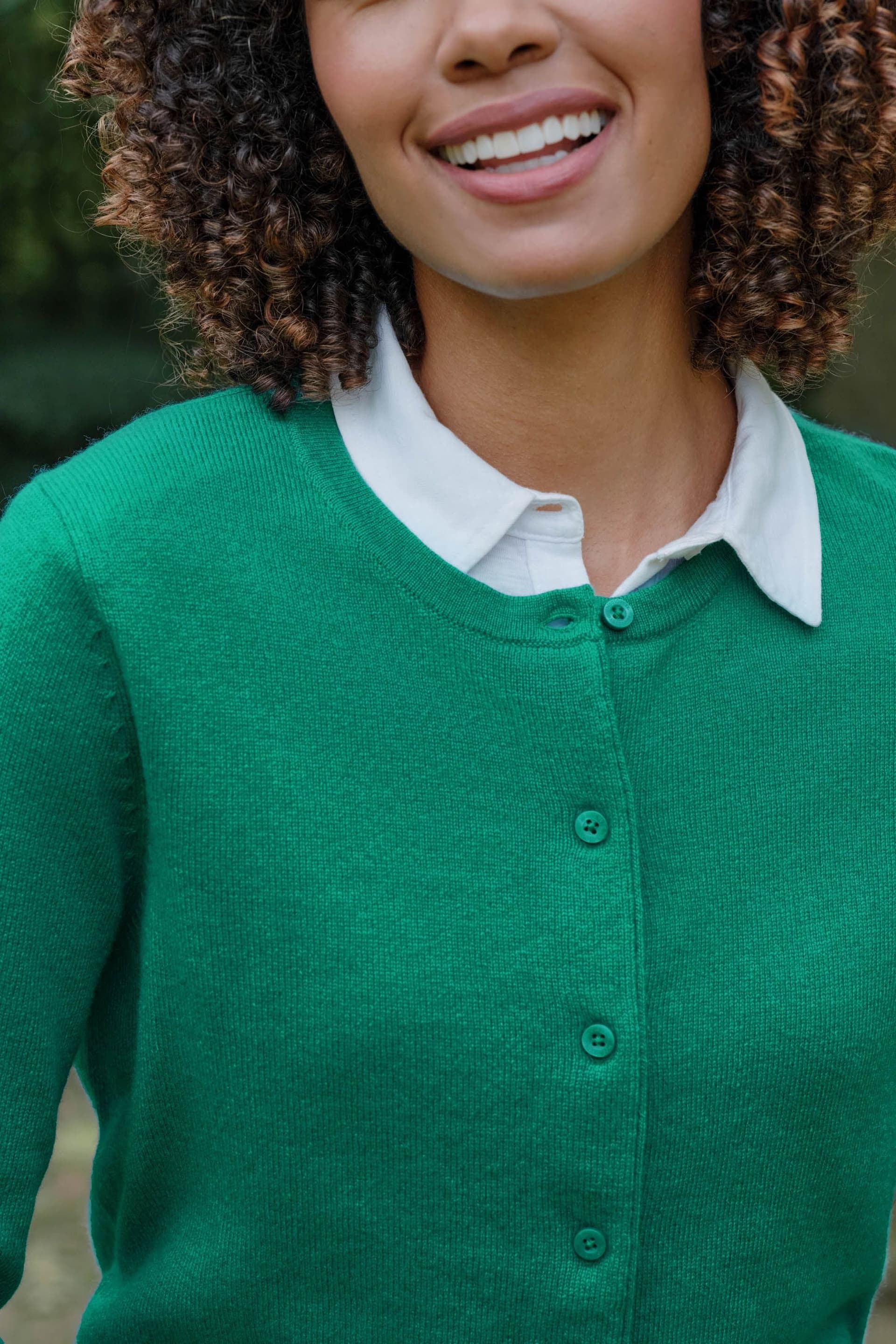 WoolOvers WoolOvers Women's Cashmere & Merino Classic Crew Neck Cardigan in Bright Green
