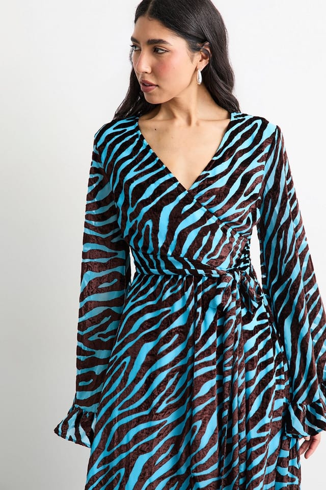 Warehouse Warehouse Women's Burnout Velvet Plunge Neck Flared Sleeve Belted Maxi Dress in Blue - 2