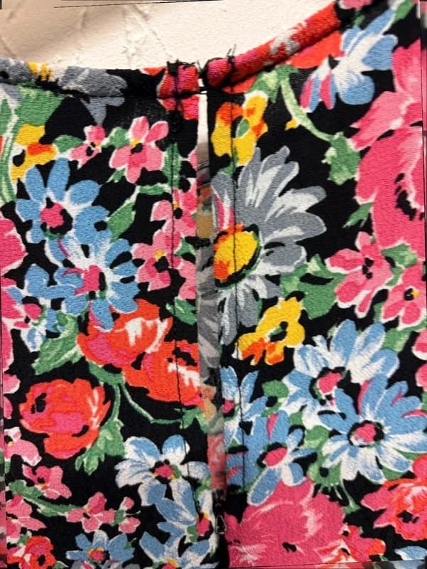 New Look New Look floral midi Dress – size 8 | Black Multicolour Daisy Print sku287