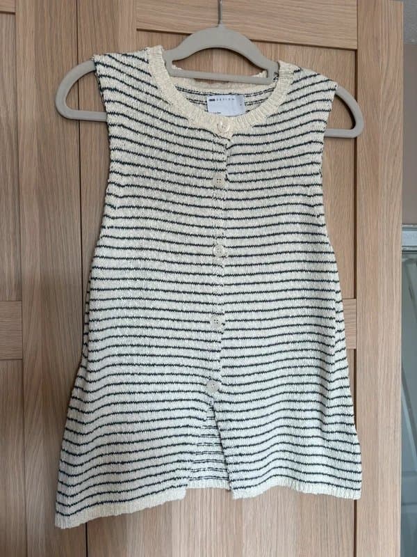 ASOS Design ASOS design knitted button up vest size s