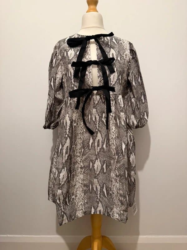 ASOS Design Cute snake print smock dress with front bow detail, relaxed, new - Size 10