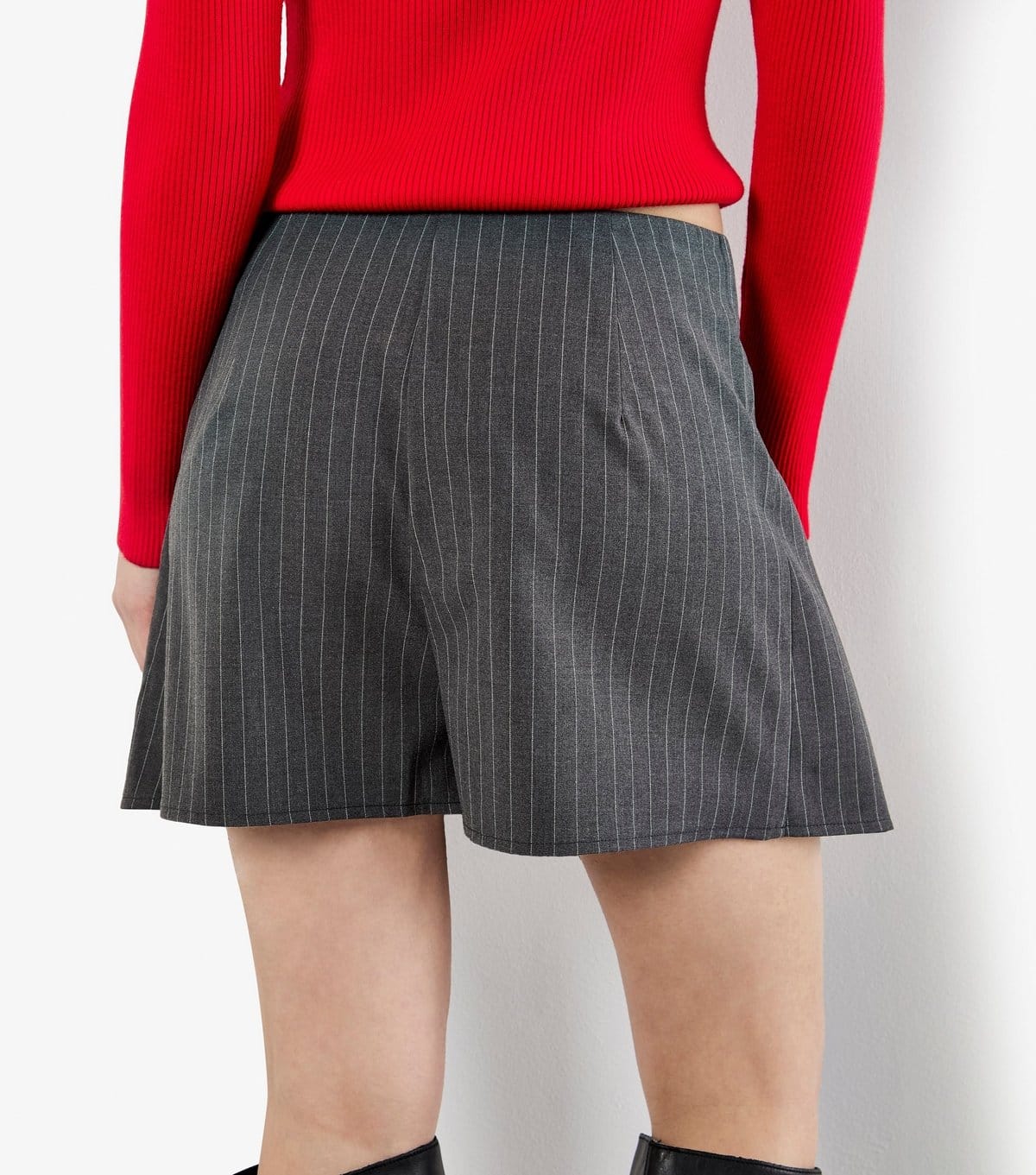 Apricot Women's Dark Grey Pinstripe Pleated Front Mini Skort Apricot New Look - 4