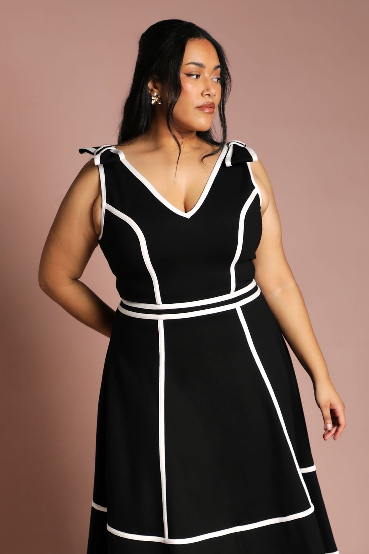 Coast Coast Women's Plus Ponte Piping Contrast Midi Dress in Black - 4