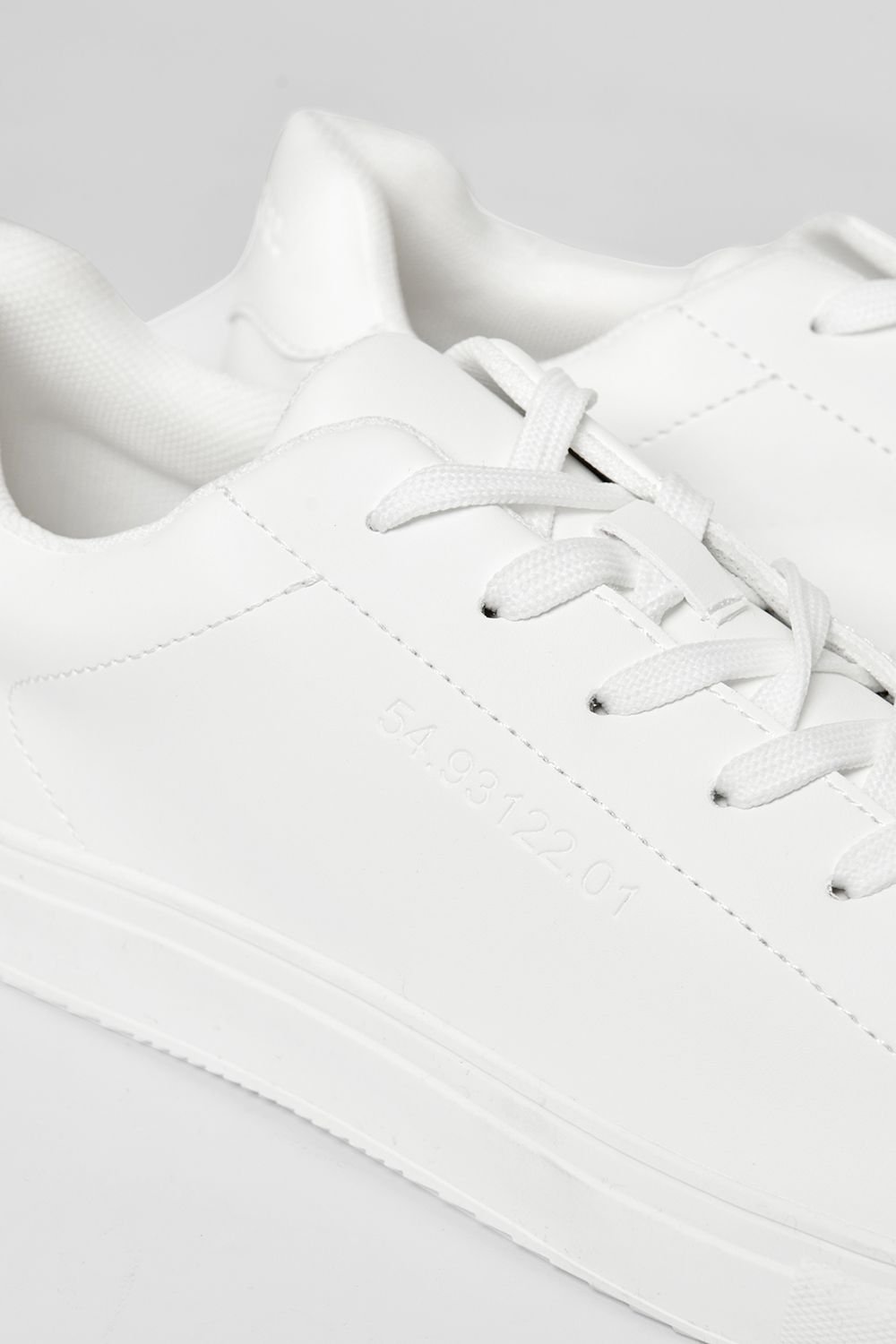 Threadbare Threadbare Men's Lace-Up Faux Leather Court Trainers in White - 3