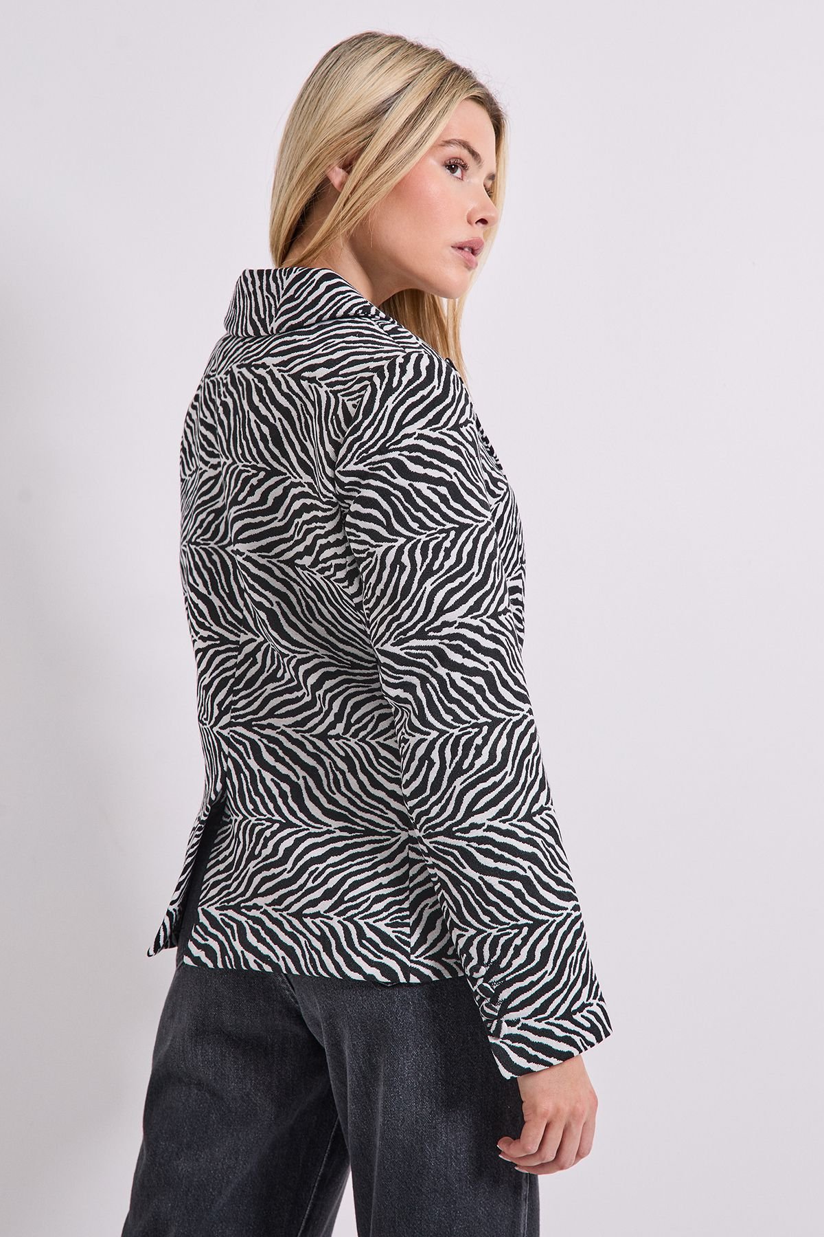 Dorothy Perkins Dorothy Perkins Women's Zebra printed Double Breasted Blazer - 3