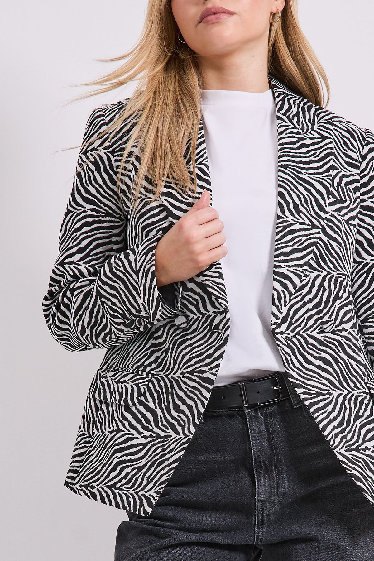 Dorothy Perkins Dorothy Perkins Women's Zebra printed Double Breasted Blazer - 4