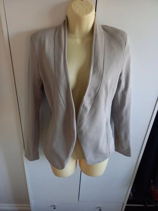 Topshop Just dropped! 'Topshop' stone colour fitted fully lined blazer