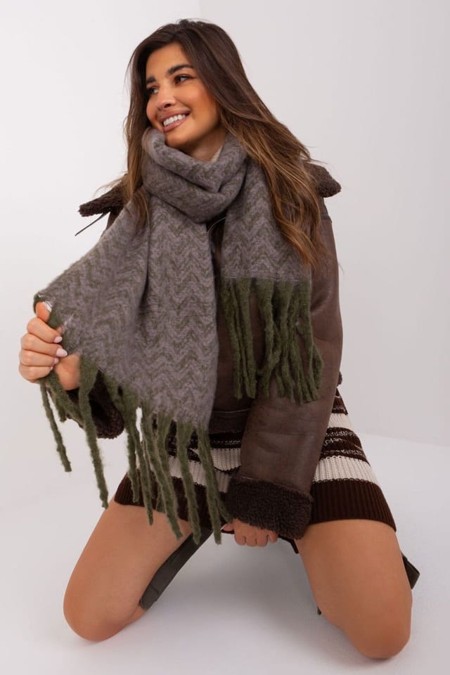 Love Lace Love Lace Women's Long Geometric Pattern Polyester Scarf with Tassels Extra Warm in Green - 2