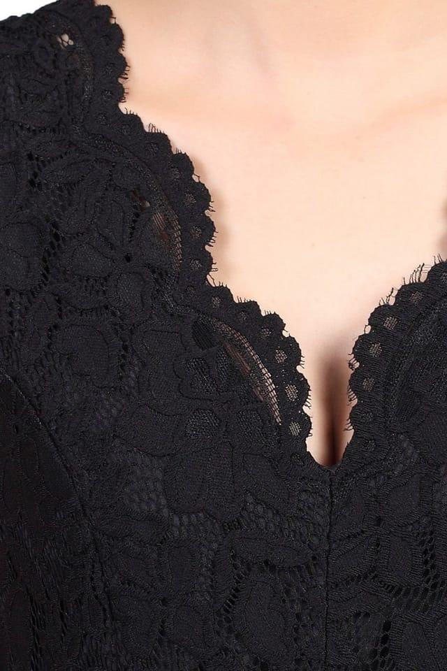 Jolie Moi Jolie Moi Women's V Neck Pleated Lace Prom Dress in Black - 3