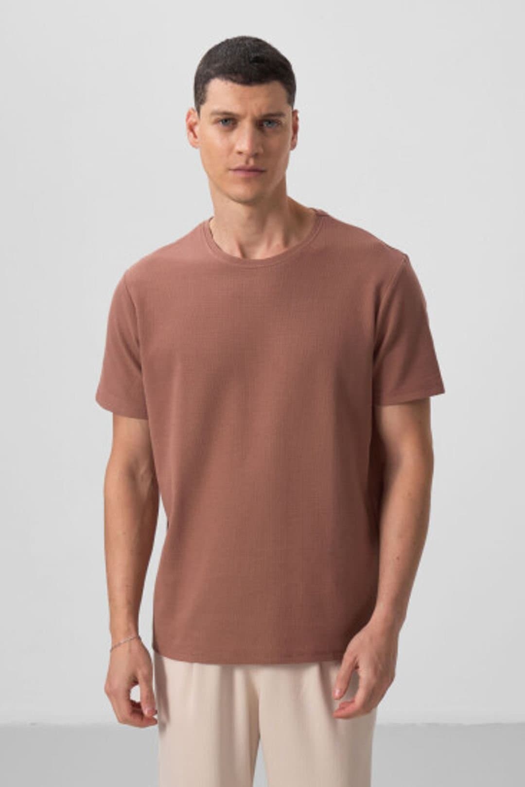 Tommy Life Tommy Life Men's Regular Fit Crew Neck T-Shirt in Light Brown