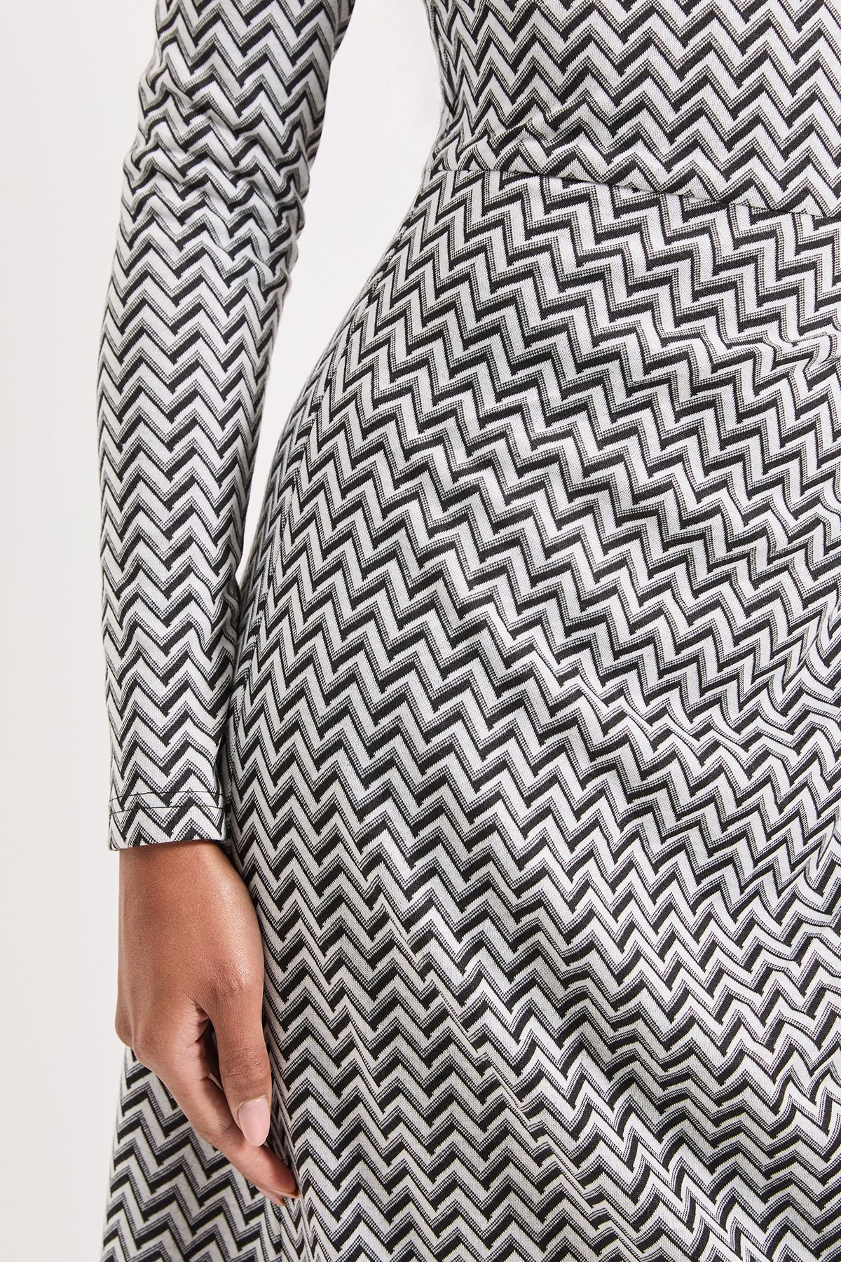 Principles Principles Women's Ponte Jacquard Ruched Maxi Dress in Mono - 4