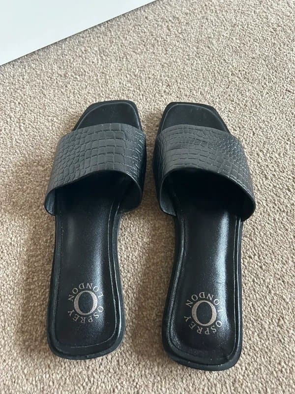 OSPREY LONDON Osprey London 'The Ostara' black leather flat mules size 5