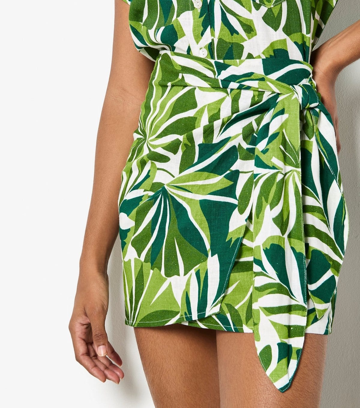 Apricot Women's Green Tropical Leaf Print Wrap Mini Skirt Apricot New Look - 4