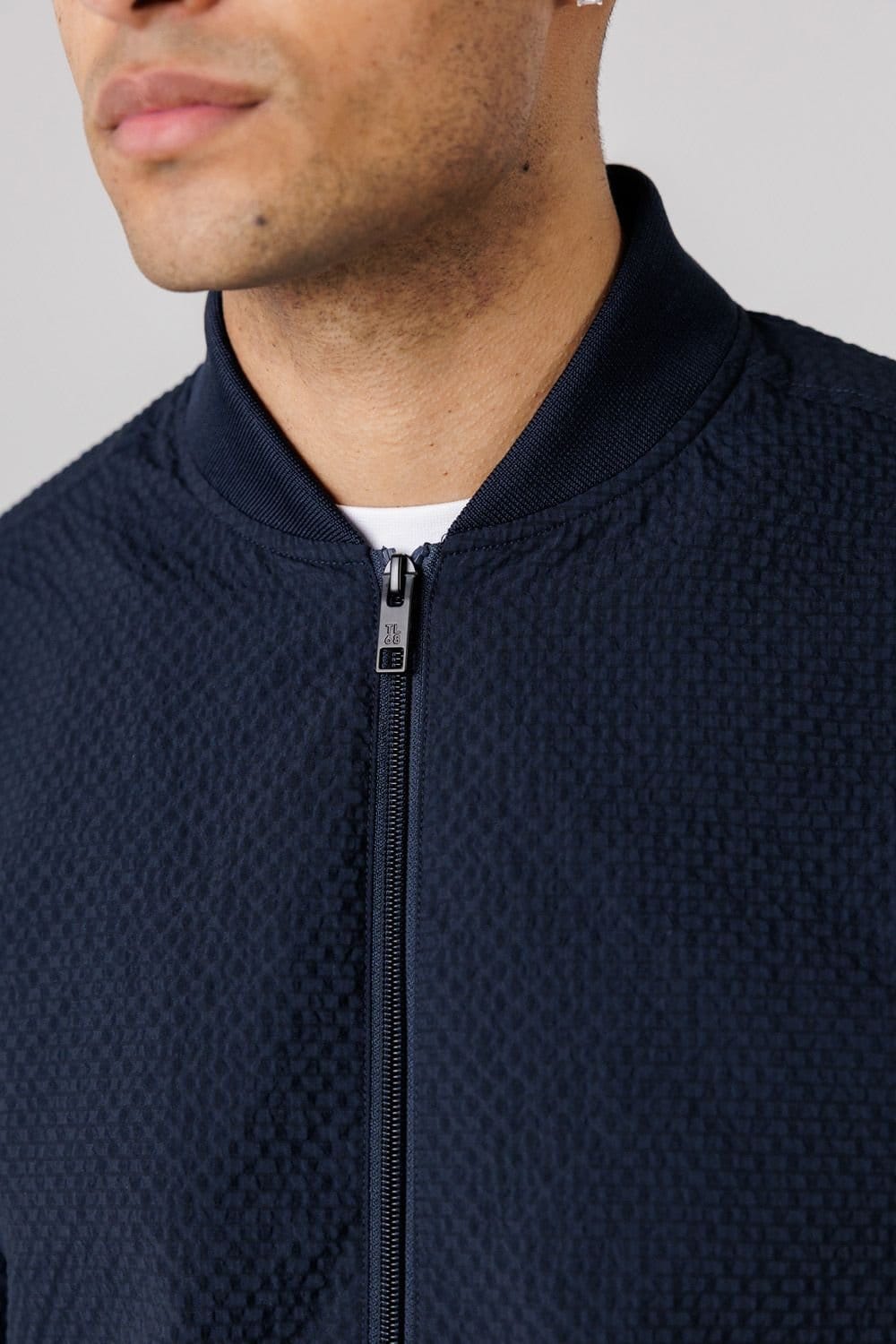 Tokyo Laundry Tokyo Laundry Men's Seersucker Bomber Jacket with Zip-Up & Side Pockets in Navy - 4