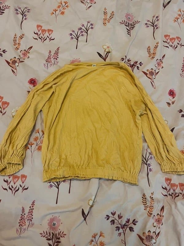 Uniqlo Uniqlo yellow crinkle top