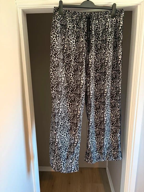 ASOS Design ASOS Leopard print trousers