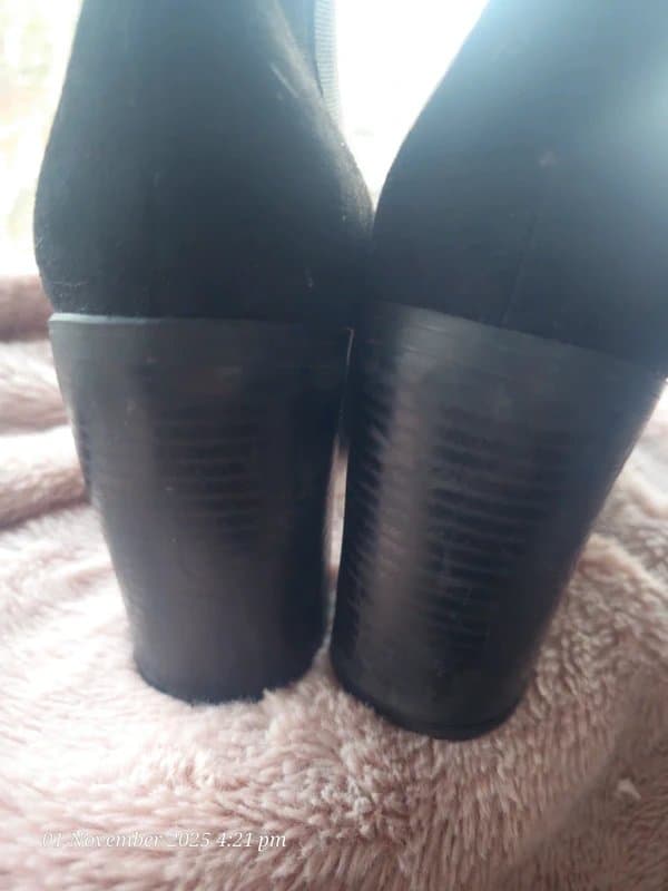 New Look New Look Faux Suede Bootsb- Size5 widefit
