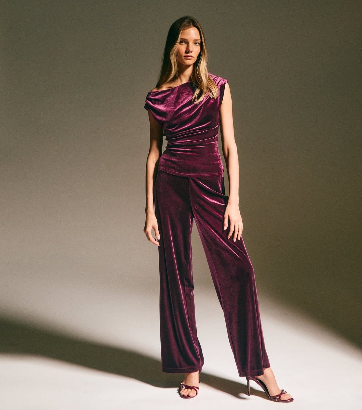New Look New Look Burgundy Velvet Wide Leg Trousers